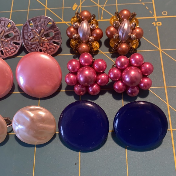 Collection of clip and screw back earrings. - Picture 4 of 5
